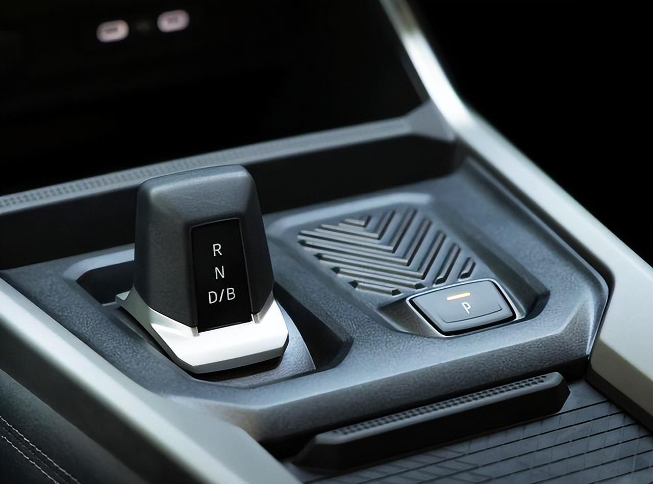 又一高顏值SUV,車長(zhǎng)4570mm,搭載1.2T+48V輕混,后排放倒就是床