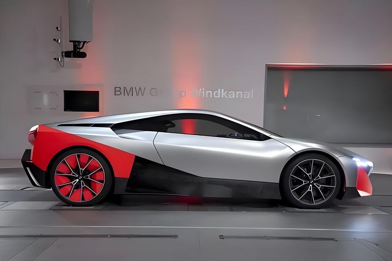 寶馬i8繼任車型,雙門轎跑式車身,搭載四電機系統(tǒng),支持800V快充