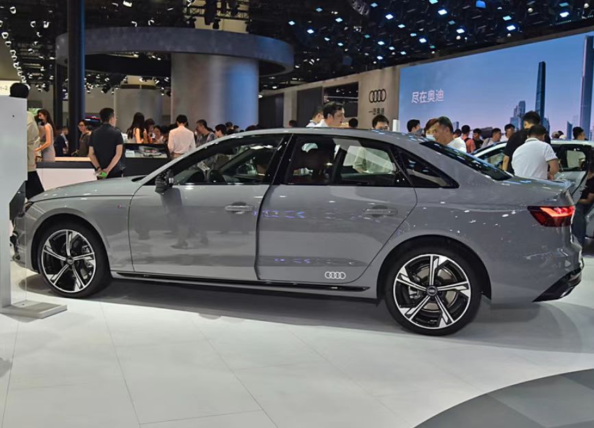 即將上市的2025款奧迪A4L,新增三區(qū)恒溫空調(diào),配S-LINE外觀套件